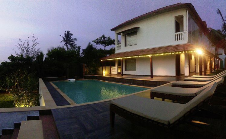 Imagen de la piscina del Hotel Shining Sand Beach. Foto 16