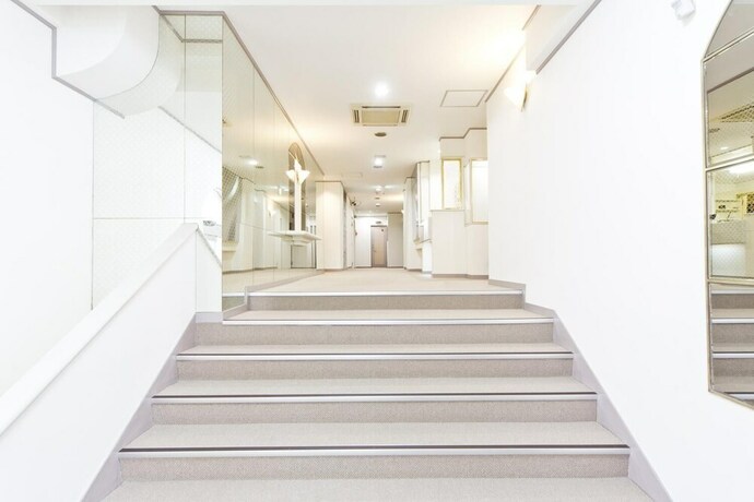 Imagen de los interiores del Hotel Shinjuku East. Foto 34