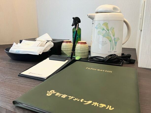 Imagen de la habitación del Hotel Shinjuku Sun Park. Foto 16