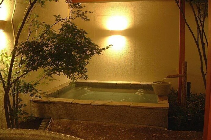 Imagen de la piscina del Hotel Shinkaifujishoen. Foto 33