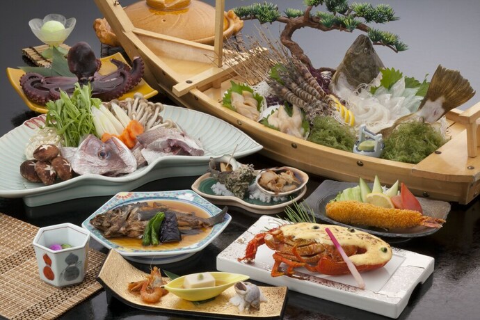Imagen del bar/restaurante del Hotel Shinojima Royal Kasuiso. Foto 25