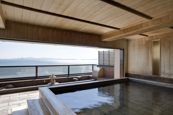 Imagen de la piscina del Hotel Shinojima Royal Kasuiso. Foto 39