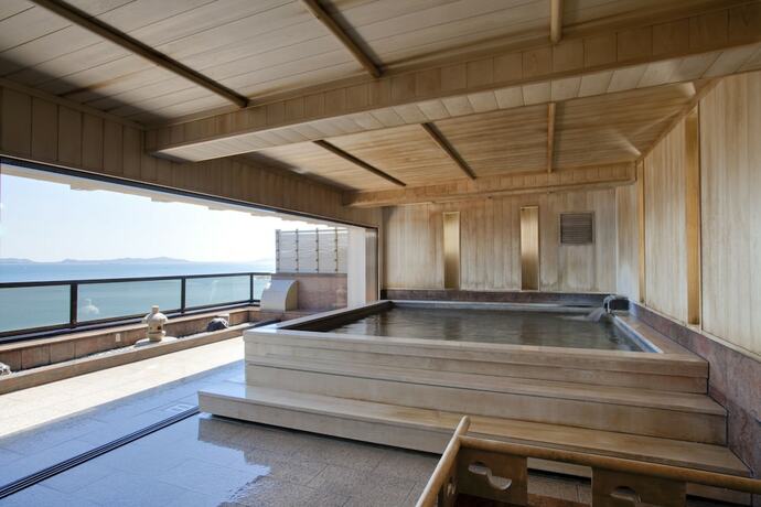 Imagen de la piscina del Hotel Shinojima Royal Kasuiso. Foto 40