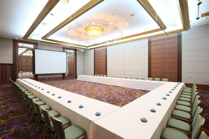 Imagen de los interiores del Hotel Shin-osaka Esaka Tokyu Rei. Foto 14