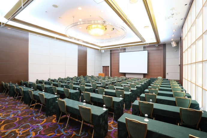 Imagen de los interiores del Hotel Shin-osaka Esaka Tokyu Rei. Foto 15