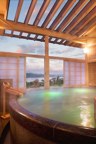 Imagen de la piscina del Hotel Shion. Foto 13