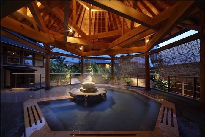 Imagen de la piscina del Hotel Shion. Foto 15
