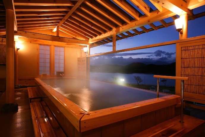 Imagen de la piscina del Hotel Shion. Foto 17