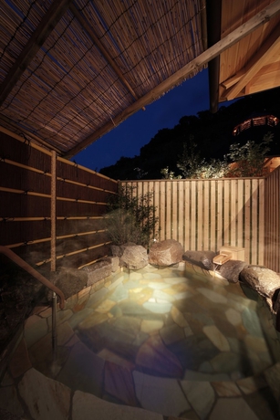 Imagen de la piscina del Hotel Shion. Foto 19