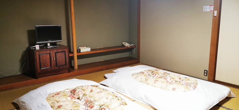 Imagen de la habitación del Hotel Shiozawa Onsen Shichihokan. Foto 9