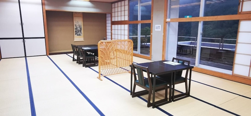 Imagen del bar/restaurante del Hotel Shiozawa Onsen Shichihokan. Foto 5