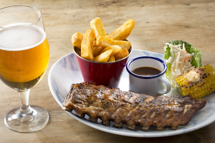 Imagen del bar/restaurante del Hotel Ship and Trades. Foto 10