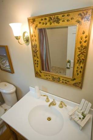 Imagen de la habitación del Hotel Ship's Knees Inn. Foto 9