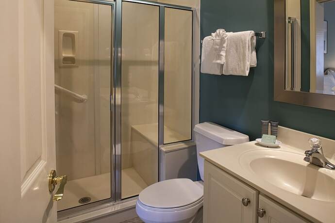 Imagen general del Hotel Shipyard Resort By Spinnaker Resorts. Foto 9