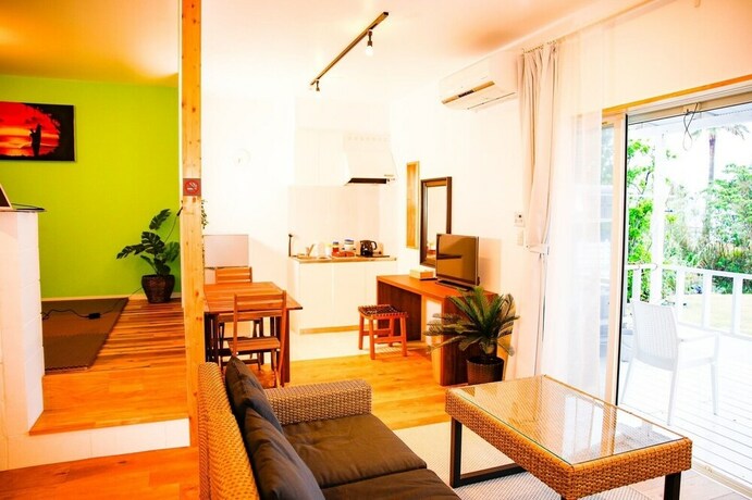 Imagen de la habitación del Hotel Shirahama Beach Garden. Foto 27