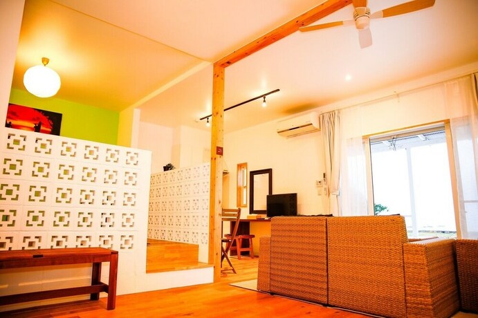 Imagen de la habitación del Hotel Shirahama Beach Garden. Foto 32