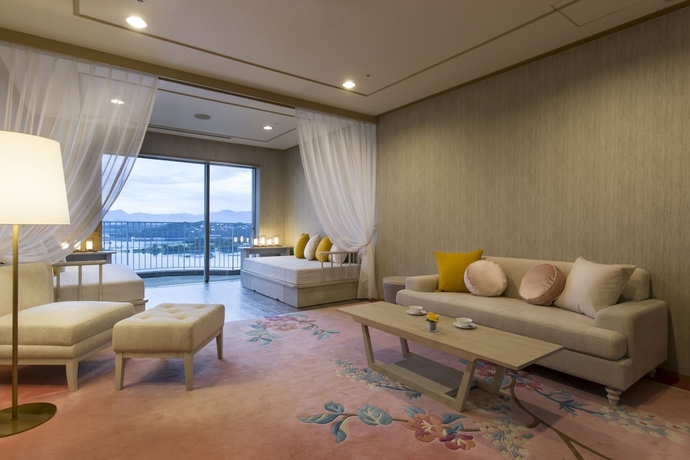 Imagen de la habitación del Hotel Shirahama Coganoi Resortandspa. Foto 6