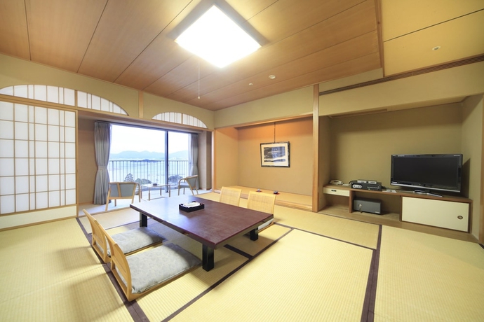 Imagen de la habitación del Hotel Shirahama Coganoi Resortandspa. Foto 10