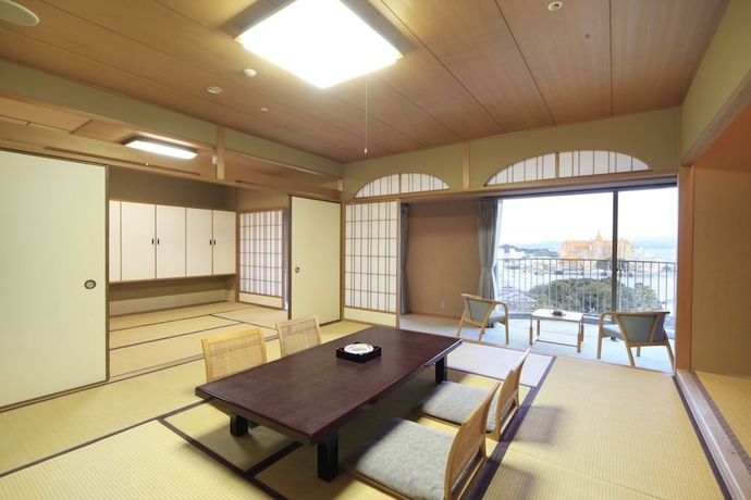 Imagen de la habitación del Hotel Shirahama Coganoi Resortandspa. Foto 11