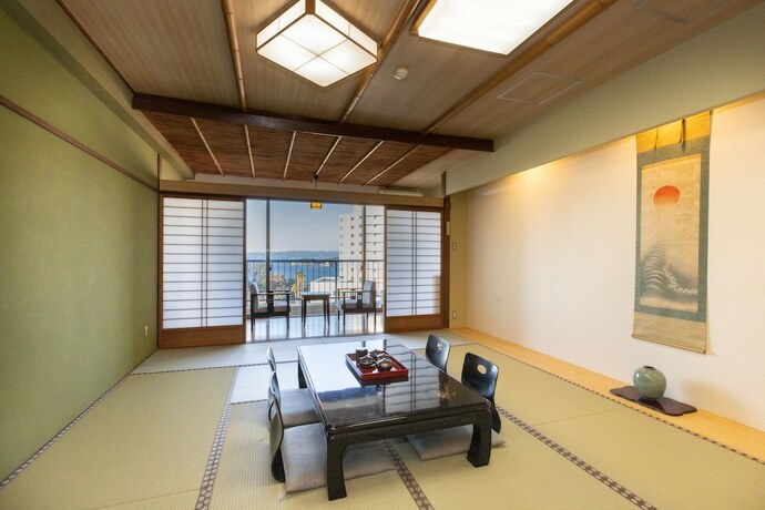 Imagen de la habitación del Hotel Shirahama Onsen Kisyuhanto. Foto 17