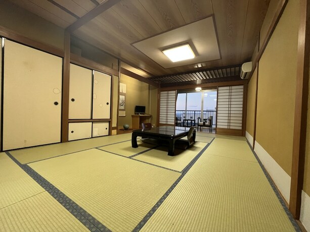 Imagen de la habitación del Hotel Shirahama Onsen Kisyuhanto. Foto 18