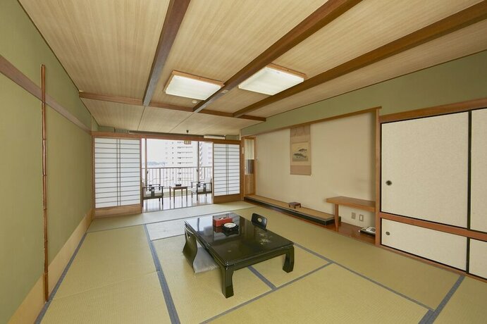 Imagen de la habitación del Hotel Shirahama Onsen Kisyuhanto. Foto 19