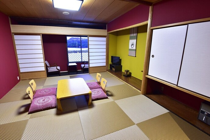 Imagen de la habitación del Hotel Shirahama Yasuragi noyado TOMARIGI. Foto 10