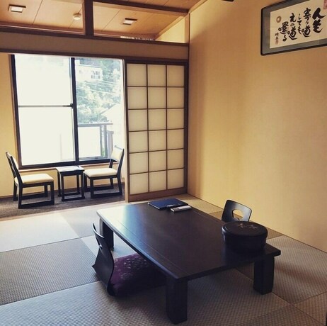 Imagen de la habitación del Hotel Shirahama Yasuragi noyado TOMARIGI. Foto 14