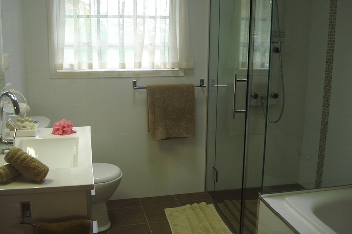 Imagen de la habitación del Hotel Shiralee Executive Cottages. Foto 11