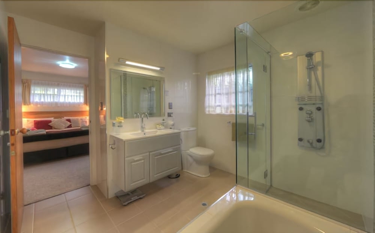 Imagen de la habitación del Hotel Shiralee Executive Cottages. Foto 13