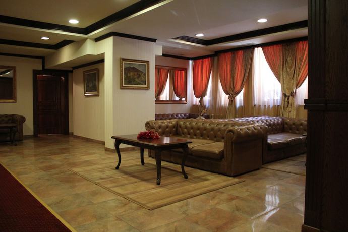 Imagen de los interiores del Hotel Shiroka Laka Hotel. Foto 18