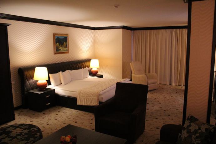 Imagen de la habitación del Hotel Shiroka Laka Hotel. Foto 7