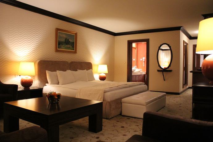 Imagen de la habitación del Hotel Shiroka Laka Hotel. Foto 12