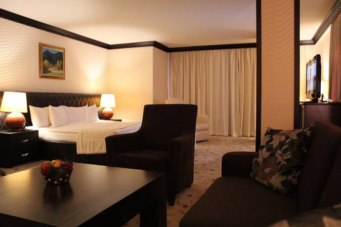 Imagen de la habitación del Hotel Shiroka Laka Hotel. Foto 13