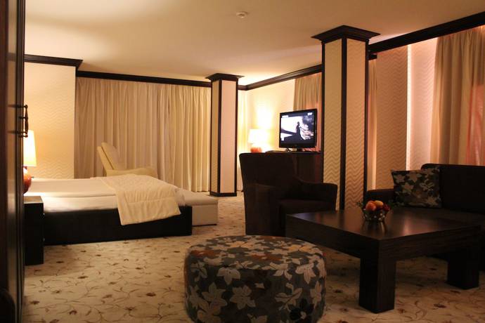 Imagen de la habitación del Hotel Shiroka Laka Hotel. Foto 14