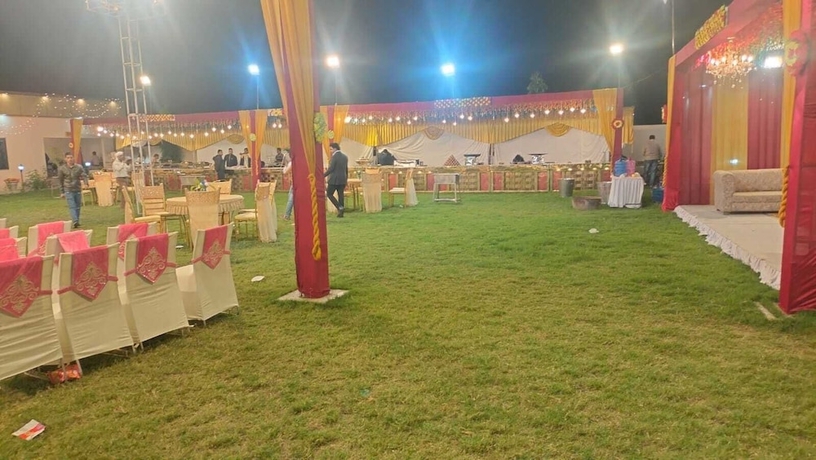Imagen de los interiores del Hotel Shiv Kashi Lawn And Guest House. Foto 11