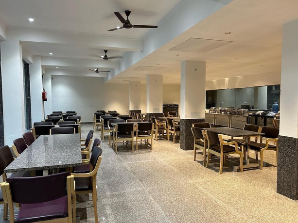 Imagen del bar/restaurante del Hotel Shiv Kedar. Foto 2