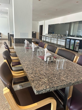 Imagen del bar/restaurante del Hotel Shiv Kedar. Foto 9