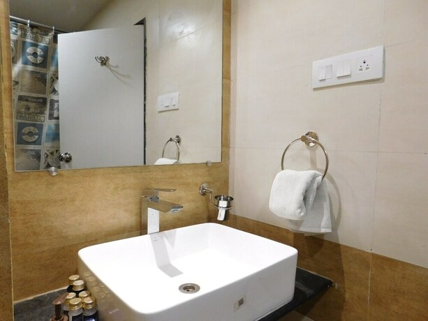 Imagen de la piscina del Hotel Shiva Club and Resort. Foto 37
