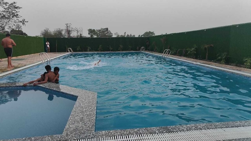 Imagen de la piscina del Hotel Shiva Palace by Golden Leafs. Foto 14