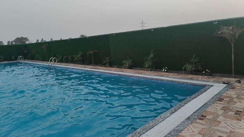 Imagen de la piscina del Hotel Shiva Palace by Golden Leafs. Foto 16
