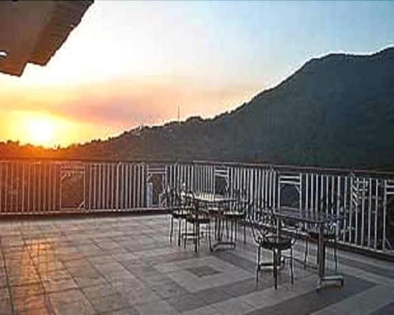 Imagen de los exteriores del Hotel Shivalik Dharamshala. Foto 15
