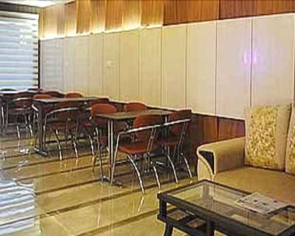 Imagen del bar/restaurante del Hotel Shivalik Dharamshala. Foto 5
