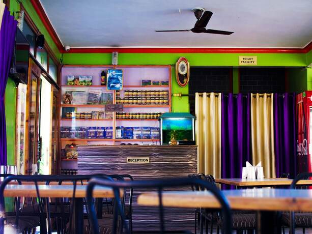 Imagen del bar/restaurante del Hotel Shivalik River Retreat. Foto 17