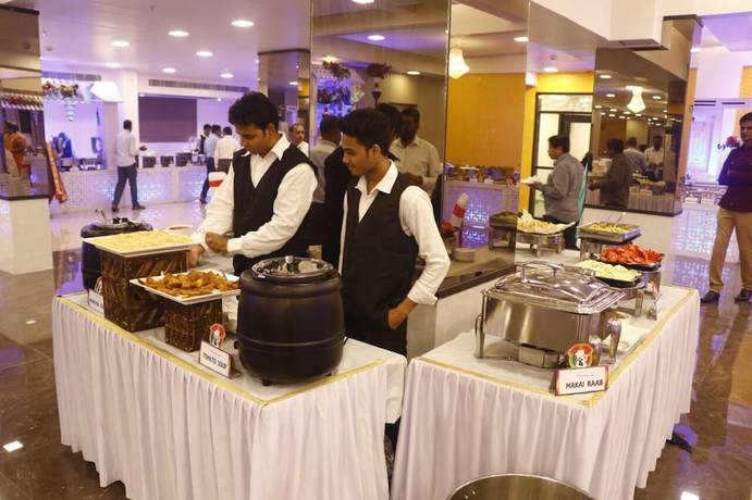 Imagen del bar/restaurante del Hotel Shivam. Foto 2