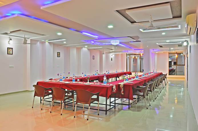 Imagen de los interiores del Hotel Shivam Fort View. Foto 8