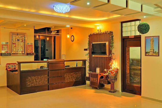 Imagen de los interiores del Hotel Shivam Fort View. Foto 9