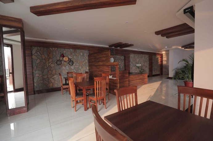 Imagen de los interiores del Hotel Shivani Foods And Resort. Foto 16