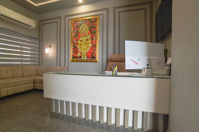 Imagen de los interiores del Hotel Shivashish Resort and Marriage Garden. Foto 16