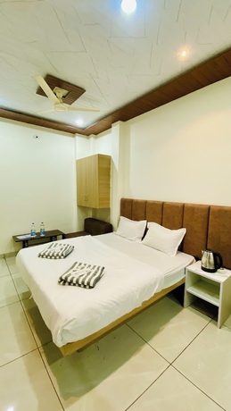 Imagen de la habitación del Hotel Shivay Palace, Ujjain. Foto 2